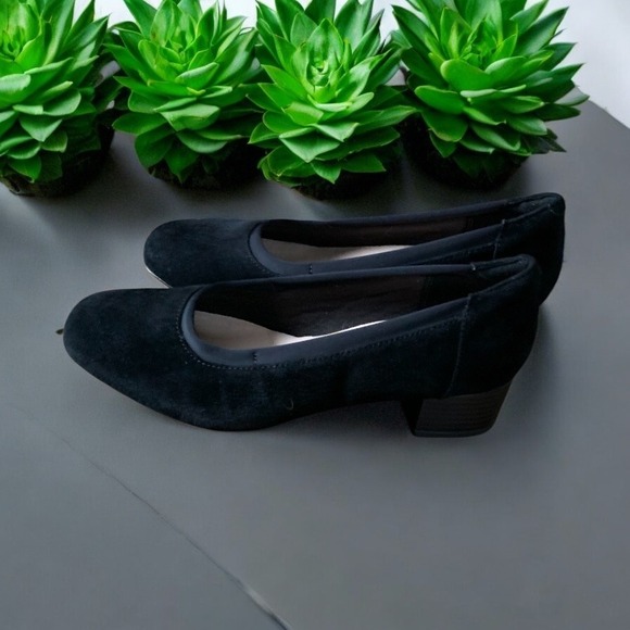 Clarks‎ Black Suede Block Heel Pumps Comfortable Classic US 8M - Picture 1 of 7